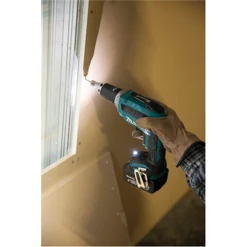 Visseuse Plaque De Plâtre Makita DFS452RTJ Avec Batteries Et Chargeur