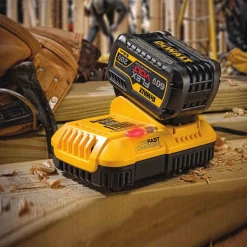 Chargeur Rapide Dewalt 12V / 14.4V / 18V DCB118-QW