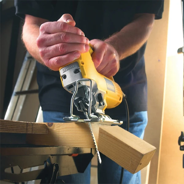 Scie Sauteuse Dewalt 550W DW341K-QS En Coffret 7 Scie Sauteuse Dewalt 550W DW341K-QS En Coffret – Image 5