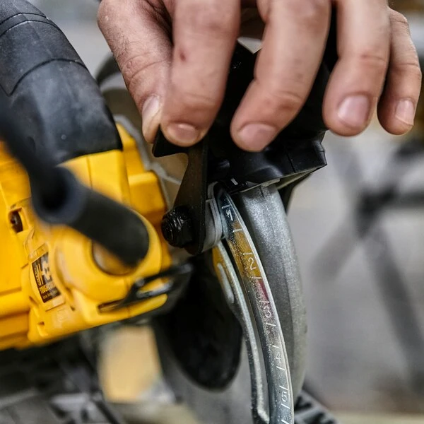 Scie Circulaire Dewalt DWE576K-QS 1600W Ø190mm En Coffret 4 Scie Circulaire Dewalt DWE576K-QS 1600W Ø190mm En Coffret – Image 2